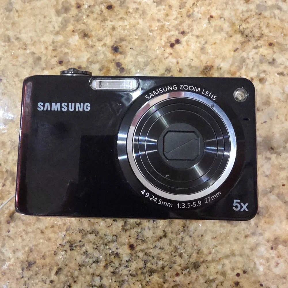 Samsung TL210 12.2 MP DualView Digital Camera w/ Battery - FOR PARTS